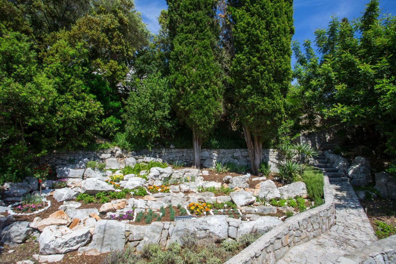 Apartments Tasha Mali Losinj Exterior photo