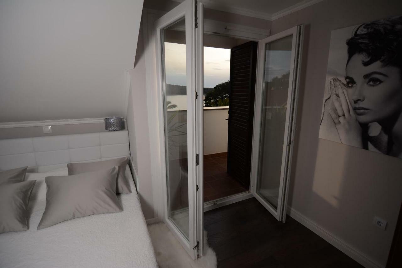 Apartments Tasha Mali Losinj Exterior photo
